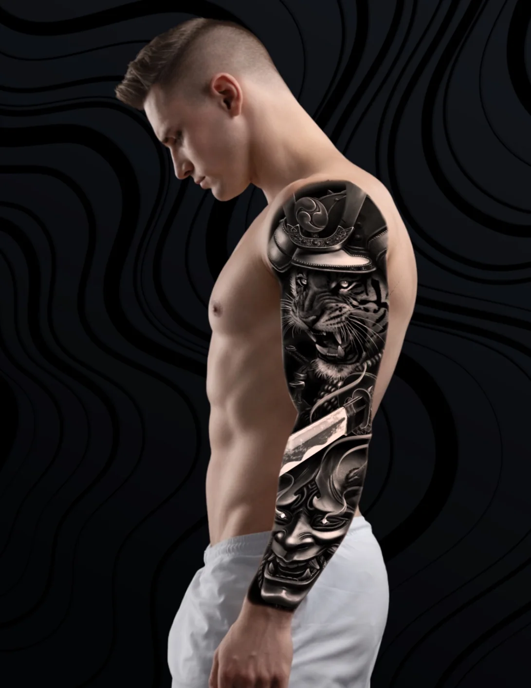 Diseño I: samurái, tigre, katana y máscara hannya en realismo black and grey, cara externa del brazo